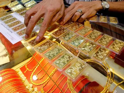 Giá vàng hôm nay 18/7: Vàng SJC giảm mạnh hơn nửa triệu đồng/lượng