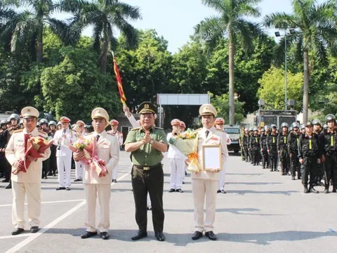 Công bố quyết định thành lập Trung đoàn Cảnh sát Cơ động dự bị chiến đấu Công an thành phố Hà Nội