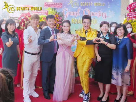 Sao Việt hội tụ trong sự kiện khai trương Siêu thị mỹ phẩm AB Beauty World chi nhánh Khánh Hội - Quận 4