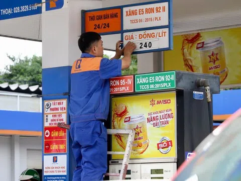 Xăng dầu đồng loạt tăng giá mạnh