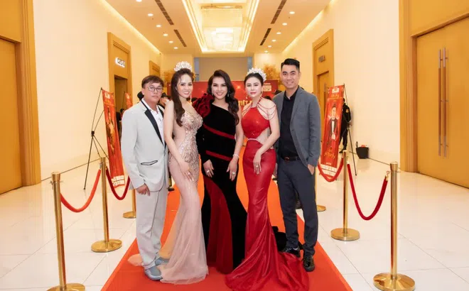 NTK Tommy Nguyễn tài trợ trang phục dạ hội cho cuộc thi Hoa hậu Doanh nhân Việt Nam 2022